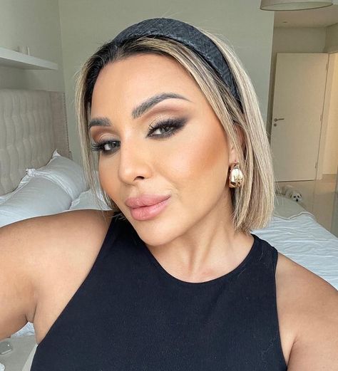 NINA UBHI Dubai Makeup Artist (@ninaubhi) • Instagram photos and videos Nina Ubhi, Nina Ubhi Makeup, Nuvo Shimmer Powder, Brown Eyeshadow Looks, Black Eyeshadow, Brown Eyeshadow, Eye Tutorial, Eye Palette, Eyeshadow Looks