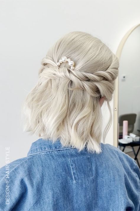 bridesmaid hair bridal short blonde platinum hair waves Half Up Wedding Hair Short Length, Short Blonde Bridal Hair Down, Maid Of Honor Short Hairstyles, Maid Of Honor Hairstyles Short Hair, Maid Of Honor Hairstyles, Moh Hair, Blond Short Hair, Blonde Bridal Hair, Short Bridal Hair