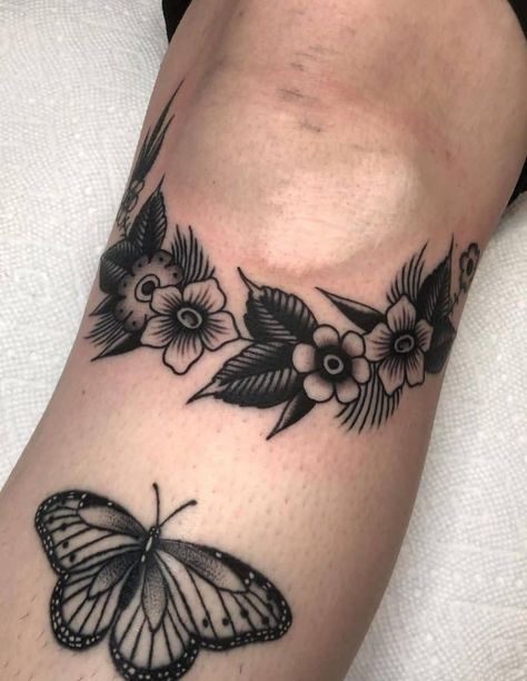 American Traditional Flower Tattoos: A Visual Guide Traditional Tattoo Knee, Traditional Flower Tattoo, Traditional Tattoo Flowers, Traditional Flower, Tattoos Mandala, Traditional Tattoo Sleeve, Tattoos Geometric, Leg Tattoos Women, Knee Tattoo