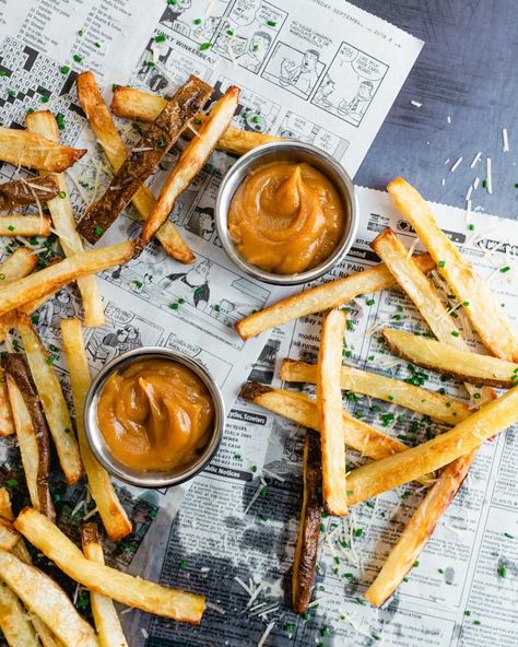 Crispy potatoes, truffle oil, and Parmesan cheese: WOW! These Parmesan truffle fries are insanely tasty, baked in a hot oven until they're crisp. Vegan variation included. #fries #truffle #truffleoil #trufflefries Truffle Oil Recipes, Gourmet Entrees, Parmesan Truffle Fries, A Couple Cooks, Truffle Fries, Vegetarian Cookbook, Couple Cooking, Fries Recipe, Truffle Oil