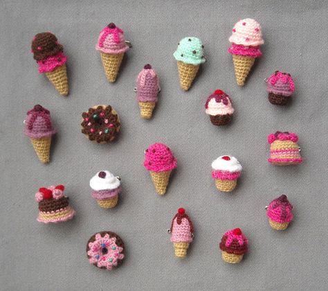 Amigurumi+sweets++Crochet+brooches++Ice+Cream+Cupcake+by+biribis Crochet Cake, Confection Au Crochet, Crochet Brooch, Ice Cream Cones, Crochet Food, Crochet Diy, Crochet Keychain, Crochet Applique, Thread Crochet