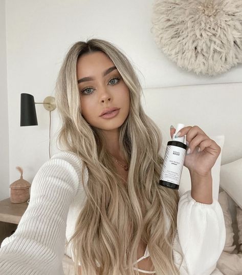 Blonde Hair Highlights, Long Hair Inspo, Sierra Furtado, New Hair Ideas, Hair Growing, Fresh Hair, Blonde Hair With Highlights, Hair Healthy, Hot Tools