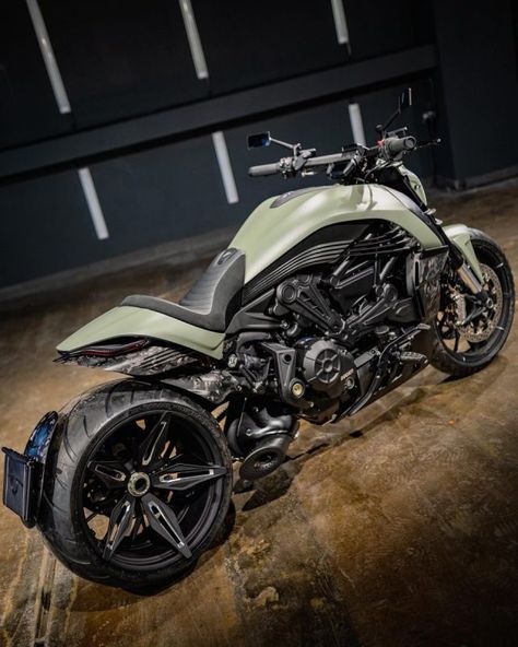 👹 Ducati X-Diavel Custom ‘Aliense 5’ by Box39 Diavel Custom, Arrow Artwork, Ducati Xdiavel, Best Motorbike, Custom Street Bikes, Custom Chopper, Ducati Diavel, Motorcycle Design, Street Bikes