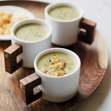 Creamy Roasted Broccoli Soup // More Warming Soups: http://www.foodandwine.com/slideshows/warming-soups #foodandwine Roasted Broccoli Soup, Farmhouse Cooking, Christmas Soup, Cream Of Broccoli, Cream Of Broccoli Soup, Broccoli Soup Recipes, Soup Cup, Broccoli Soup, Easy Soup