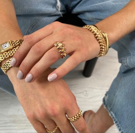 Gold Schmuck, Expensive Jewelry Luxury, Cartier Jewelry, Dope Jewelry, Womens Watches Luxury, Jewelry Boards, Expensive Jewelry, Stacked Jewelry, Cartier Love