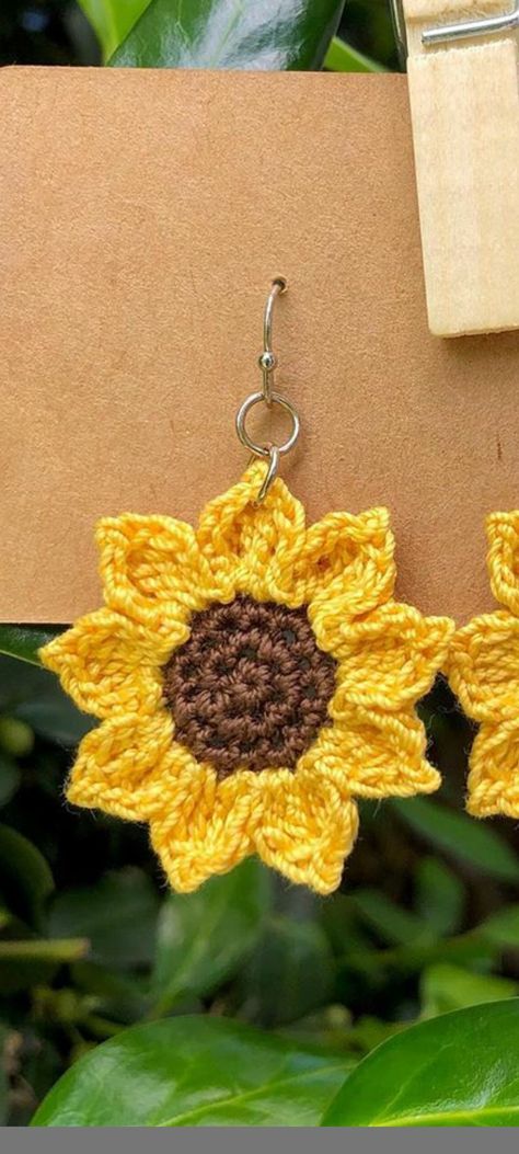 Crochet Bookmark Pattern, Elegant Crochet, Crochet Jewelry Patterns, Crochet Cord, Crochet Earrings Pattern, Tatting Jewelry, Crochet Sunflower, Crochet Bookmarks, Crochet Bracelet