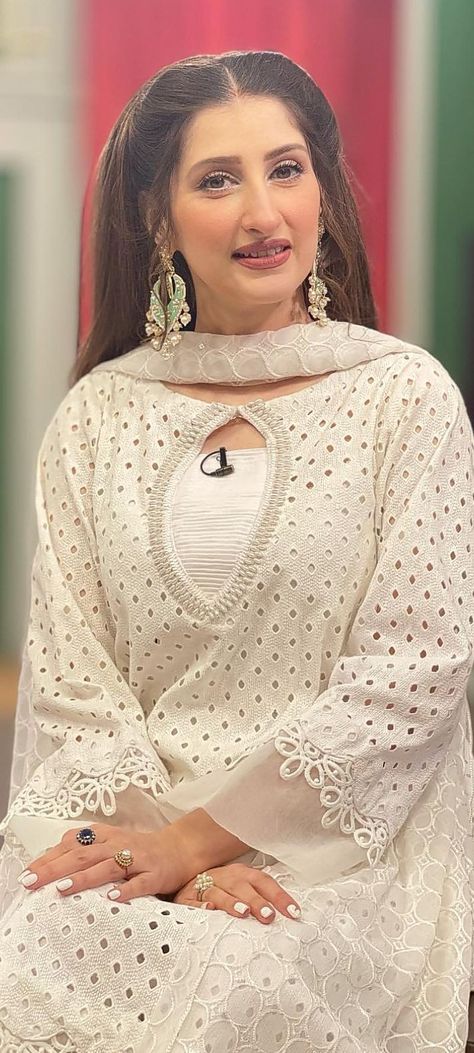 Chicken Kari Neck Design, Chicken Dresses Designs, Lace Salwar Design, Chicken Design Kurti, White Chicken Dress Design Pakistani, White Chicken Kari Kurta Design, Suits Neck Design Latest, Chicken Dress Design Pakistani, Chicken Kurti Designs Latest Cotton