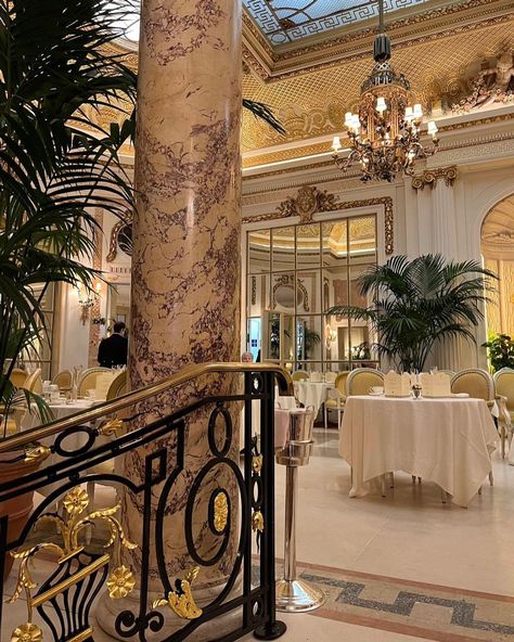 old money Luxury Aesthetic Interior, Old Money Restaurant, Luxury Restaurant Aesthetic, Restaurant Aesthetic, Aesthetic Interior, Table Restaurant, Luxury Restaurant, Luxury Aesthetic, Earn More Money