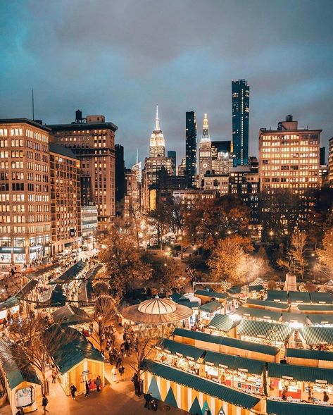 What I Saw In NYC on Instagram: “Photo by @joethommas Holiday Market in Union Square #nyc #holidaytime #streetsofnewyork #autunm #thanksgiving #newyork #newyorklife…” Nyc Christmas Aesthetic, Fish Valentines, Union Square Nyc, Punk Badges, Cute Badges, Hen Party Badges, Christmas Nyc, Nyc Holidays, Wedding Badges