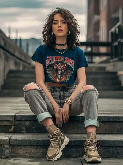 Smells Like Teen Spirit: 15 Killer Grunge Outfits for the Ultimate '90s Babe 9 Fall Grunge Outfits, Vintage Grunge Outfits, Casual Edgy Outfits, Grunge Portrait, Grunge Fall Outfits, Grunge Outfits Fall, 90s Grunge Outfits, Looks Hippie, Fall Grunge