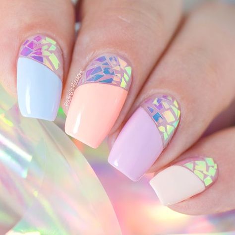 Broken Glass Nail Art with Iridescent Foil Glass Nails Art, Popular Nail Art, Unghie Nail Art, Latest Nail Trends, Best Nail Art Designs, Glass Nails, Spring Nail Art, Popular Nails, Foil Nails