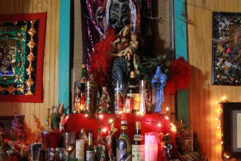 Sallie Ann Glassman, soul to the spirits, is a long-time New Orleans priestess. Voodoo Halloween, Voodoo Art, Dia De Los Muertos Decorations Ideas, New Orleans Voodoo, Baron Samedi, Voodoo Hoodoo, New Orleans Art, Voodoo Spells, Healing Space