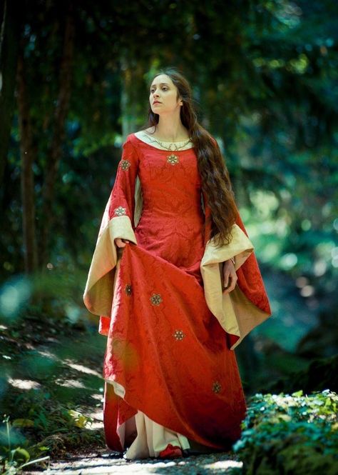 Midevil Dress, Gaun Abad Pertengahan, Sca Garb, Medieval Gown, Medieval Garb, Medieval Clothes, Fantasy Dresses, Medieval Costume, Fantasy Gowns