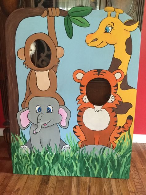 Zoo Halloween Decorations, Animal Pinata Diy, Jungle Theme Birthday Party Outdoor, Lion King Birthday Party Ideas Decoration Jungle Theme, Zoo Animal Party Ideas, Jungle Theme Photo Booth, Jungle Theme Diy, Zoo Party Decorations, Wild Animals Activities For Kids