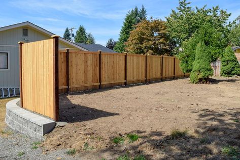 Fence Retaining Wall, Cozy Yard, Landscaping Fence, Landscape Beds, Landscaping Around Pool, Diy Privacy Fence, Wall Building, Lake Property, Fence Options