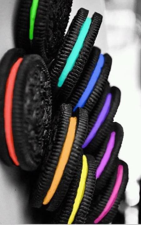 Neon Oreos, Rainbow Desserts, Colorful Food, Neon Birthday, Rainbow Cookies, Rainbow Food, Rainbow Aesthetic, Pumpkin Muffins, Milk Chocolate