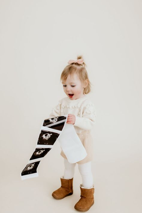 Baby 2 Announcement Ideas Big Brother, Studio Pregnancy Announcement, Baby Boy Congratulations, Baby 2 Announcement, Pregnancy Announcement Family, Announcement Photoshoot, Pregnancy Announcement Big Sister, Pregnancy Announcement Sibling, Pregnancy Announcement Photoshoot