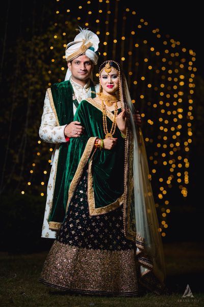 Long Frok, Dark Green Lehenga, Latest Wedding Dress, शादी की तस्वीरें, Indian Bride Photography Poses, Indian Wedding Poses, Groom Photoshoot, Indian Wedding Photography Couples, Couple Wedding Dress