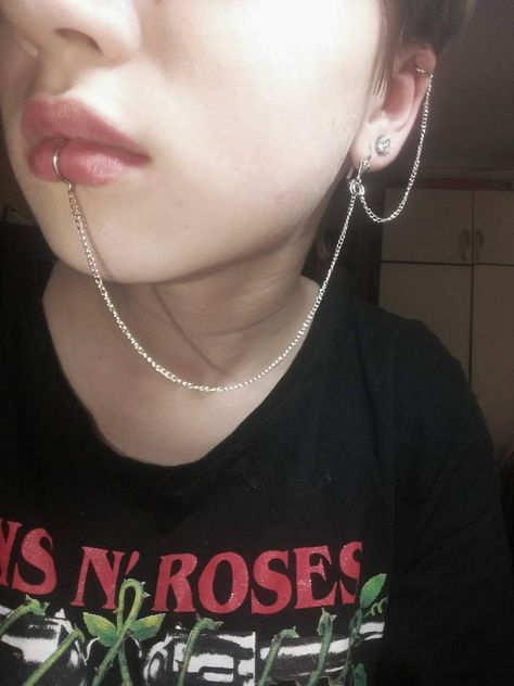 Ear To Mouth Piercing Chain, Piercing Ideas Classy, Nose To Ear Chain, Mens Piercings, Nose Chain, Mouth Piercings, Cool Ear Piercings, Face Piercings, Cool Piercings