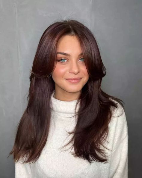 Have you ever thought about going with a cherry brunette hairstyle? It is a specific shade. We can agree on that, but it is a hair color that cannot g... Light Skin Hair Color, Cherry Brunette Hair, Cherry Brunette, Chocolate Brunette Hair, Cherry Brown Hair, Cherry Cola Hair Color, Cherry Cola Hair, Dark Brunette Hair, Hair Color Chocolate