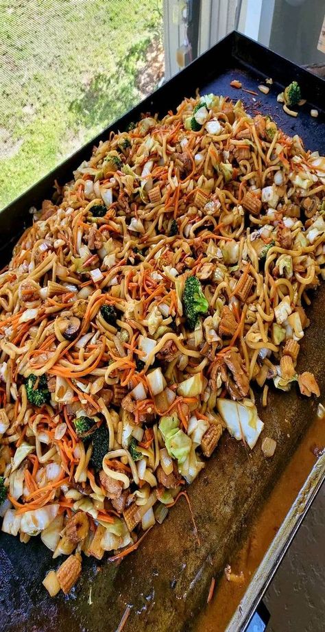 Blackstone Lomein Noodles, Lomein Recipes Blackstone, Blackstone Dinner, Air Fryer Pasta, Lo Mein Sauce, Outdoor Griddle Recipes, Udon Stir Fry, Chicken Stir Fry With Noodles, Griddle Cooking Recipes