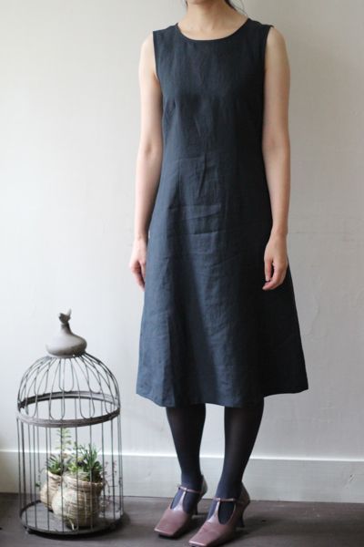 Plain one piece dress designed for various occasions. You can make it with cotton jersey for relaxing, and also make it with beautiful black... Simple One Piece Dress, One Piece Dress Design, Linen Dress Pattern, Dress Making Patterns, Camisole Dress, Linnet, One Piece Dress, Black Linen, Linen Dresses