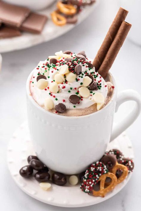 Is there anything better than a warm mug of hot chocolate on a cold winter's day? This Homemade Hot Chocolate recipe is the BEST! Christmas Hot Chocolate Station, Homemade Hot Chocolate Recipe, Hot Chocolate Toppings, Best Hot Chocolate Recipes, Hot Chocolate Recipe Homemade, Hot Chocolate Recipe, Fig Recipes, Christmas Hot Chocolate, Homemade Hot Chocolate