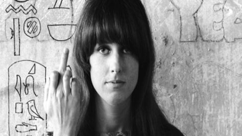 The Hidden Meaning Behind “White Rabbit” by Jefferson Airplane You Didn’t Know About Smothers Brothers, Jefferson Starship, Grace Slick, Jefferson Airplane, How To Be Graceful, Rock And Roll Bands, Women In Music, Janis Joplin, Music Icon