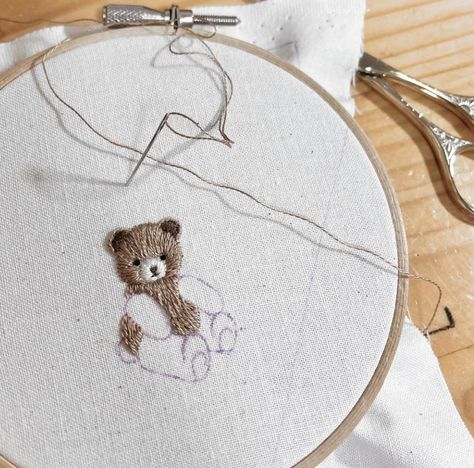 Teddy Bear Hand Embroidery, Bear Hand Embroidery, Teddy Bear Embroidery Patterns, Embroidered Teddy Bear, Teddy Bear Embroidery Design, Embroidery Bear Pattern, Embroidered Stuffed Animals, Tiny Embroidery Ideas, Small Embroidery Ideas