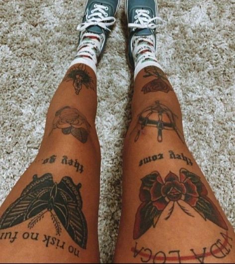 𝓽𝓪𝓽𝓽𝓸𝓸✨ Random Tattoo Leg Sleeve, Unique Above The Knee Tattoo, Back Of Knees Tattoos, Corny Tattoo Ideas, Patchwork Tattoo For Women Ideas, Across Knee Tattoo, Random Thigh Tattoos, Traditional Leg Tattoos Women Black, Asthetic Tattoos Women Arm