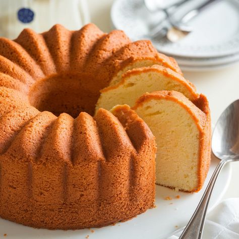 Sour Cream Pound Cake Recipe - 5 Ingredient - FunSweetRecipes Butter Pound Cake Recipes, Sour Cream Pound Cake Duncan Hines, 7up Pound Cake Recipes Moist, Sour Cream Dessert Recipes, Pound Cake Desserts, Dundee Cake Recipe, Sour Cream Cake Recipe, Apple Sour Cream Cake, 5 Flavor Pound Cake