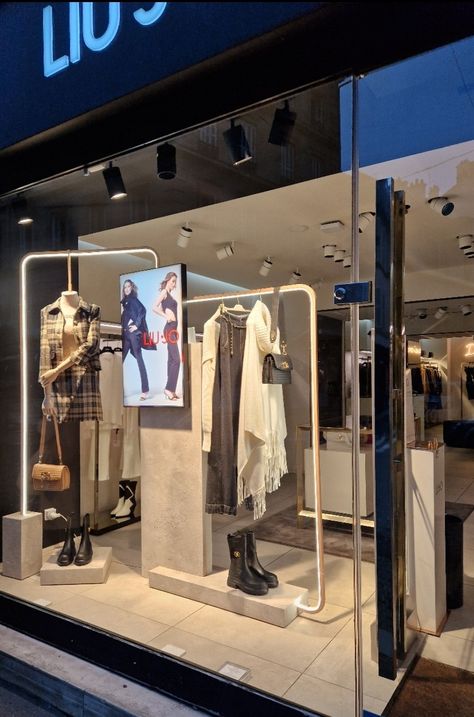 Clothing Store Window Design, Shop Vitrine Design, Small Boutique Interior, Mens Wear Shop, Fashion Window Display, Shoe Store Design, Clothing Store Displays, Clothing Store Interior, Retail Space Design