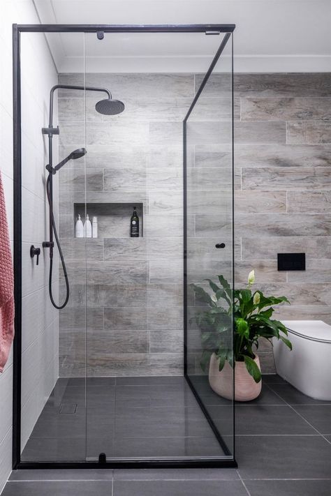 Shower Tile Combinations, Shower Tile Design, Black Bathroom Floor, Grey Bathroom Floor, Tile Combinations, Bathroom Feature Wall, Black Tile Bathrooms, Black Fixtures, Small Bathroom Remodel Designs