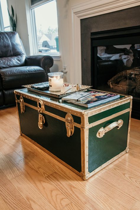 Vintage Trunk Coffee Table Diy, Suit Case Coffee Table, Metal Trunk Table, Trunk Coffee Table Decor, Antique Trunks Restoration, Trunks As Coffee Tables, Trunk Table Diy, Antique Steamer Trunk Restoration, Steamer Trunk Decor