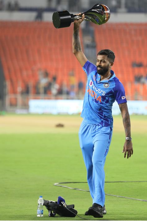 Hardik Pandya Wallpaper, Hardik Pandya Girlfriend, Australia Cricket Team, Story In English, Hardik Pandya, Virat Kohli Instagram, Army Images, Korean Male Actors, India Cricket Team