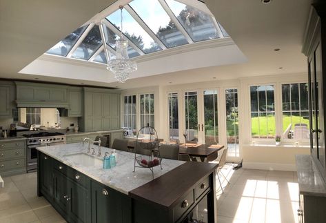 Modern Orangery Extension, Conservatory Kitchen Extension, Extension Ideas Open Plan, Orangery Kitchen, Kitchen Extension Open Plan, Orangery Extension Kitchen, Orangery Interior, Kitchen Orangery, Orangery Extension