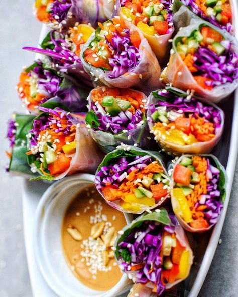 Cold Rolls, Spicy Peanut Sauce, Rainbow Food, Summer Rolls, Great Appetizers, Peanut Sauce, Beautiful Food, Raw Food Recipes, Asian Recipes