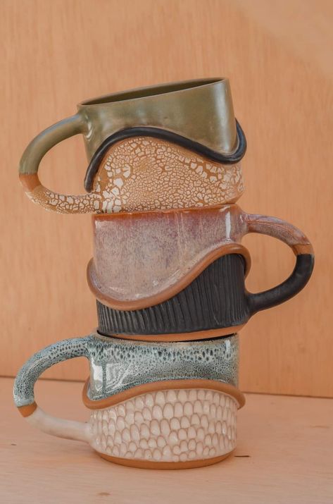 Diy Clay Coffee Mugs, Ceramic Scrafitto, Cool Mug Handles, Begginer Pottery Projects, Ceramic Beer Stein, Ceramic Mug Ideas Handmade, Slab Mug Ideas, Handbuilt Mug, Handmade Mugs