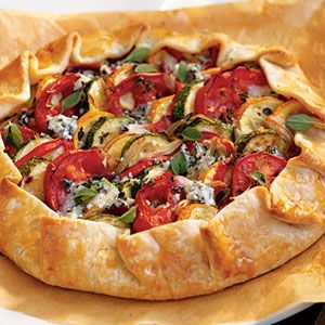 Rustic-Summer-Squash-Tart-Recipe Squash Tart, Tart Recipes Savory, Picnic Recipes, Savory Tart, Summer Squash, Tart Recipes, A Pizza, Veggie Dishes, Pavlova