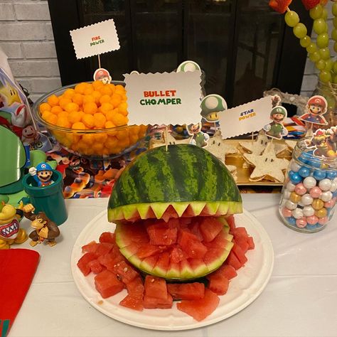 Super Mario 40th Birthday, Mario Watermelon, Bowser Birthday Party Cake, Super Mario Birthday Party Food Ideas, Mario Bros Birthday Cake Ideas, Mario Themed Drinks, Mario Dessert Ideas, Mario Brothers Birthday Party Ideas Decoration, Super Mario Brothers Birthday Cake