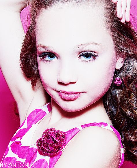 Maddie Dance Moms, Dance Moms Pyramid, Maddie Ziegler Photoshoot, Maddie Ziegler Dance Moms, Madison Taylor, Dance Moms Maddie, Dance Moms Cast, Maddie Z, Dance Moms Pictures