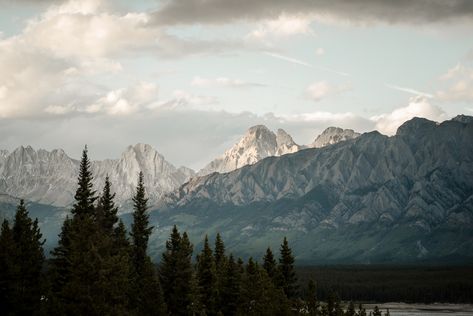 Kananaskis mountain range, kananaskis lower lake, Banff Canada, Rocky Mountains, Alberta mountains Horizontal Mountain Landscape, Youtube Border, Ipad Wallpaper Aesthetic Horizontal Hd, Alberta Mountains, Rocky Mountains Alberta, Mountains Background, Adventure Photoshoot, Canada Landscape, Banff Wedding