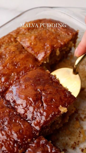 Malva Pudding South Africa Recipes, Best Malva Pudding South Africa, Malva Cake, Malva Pudding South Africa, Cake Made With Buttermilk, Malva Pudding Recipe, Malva Pudding, Custard Sauce, Deserts Easy