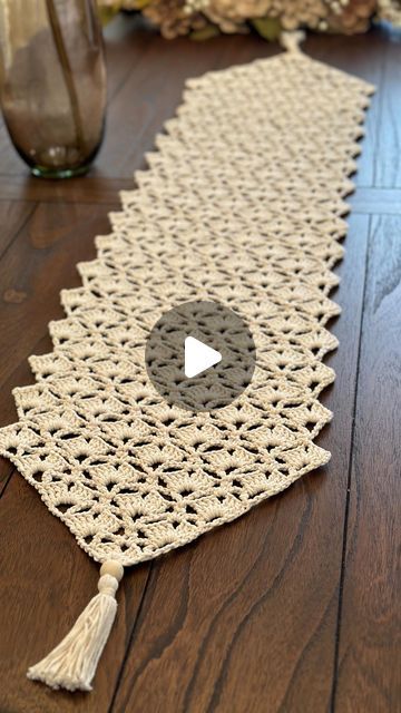 Crochet Runner, Table Runner Tutorial, Christmas Table Runners, Table Runner Diy, Crochet Earrings Pattern, Crochet Vest Pattern, Crochet Table Runner, January 20, Crochet Videos