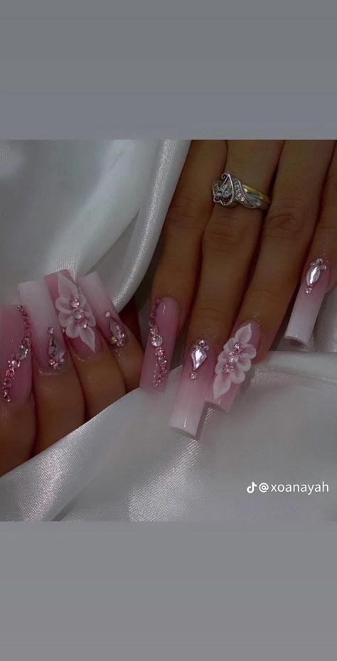 Medium Nails Baddie, Long Nail Inspo Baddie Summer, Medium Length Birthday Nails, Flower Gem Nails, Xv Nails, Quince Nails, Quinceanera Nails, Pointy Nails, Acrylic Toe Nails