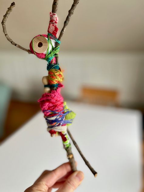 Read & Make/ Unbound: The Life + Art of Judith Scott | Judith Scott Artist, Judith Scott, Craft Shack, Adaptive Art, Down's Syndrome, Potholder Loom, Craft Work For Kids, Sculpture Lessons, Deep River