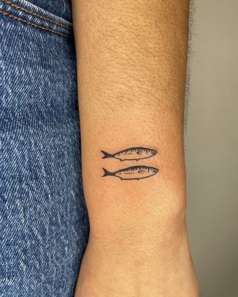 Small Fish Tattoos, Horrible Tattoos, Master Tattoo, Food Tattoos, Tasteful Tattoos, Fish Tattoo, Poke Tattoo, Discreet Tattoos, Dainty Tattoos