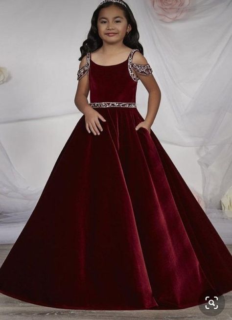 Girls Velvet Dress, Kids Party Wear Dresses, Wedding Dresses For Kids, Girls Frock Design, Girls Pageant Dresses, Kids Gown, Kids Designer Dresses, Baby Frocks Designs, Gowns For Girls