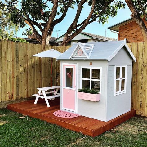 Diy Cubby House, Kids Cubby House, Kids Outdoor Spaces, Cubby House Ideas, Baby Play House, Kids Cubby, Kids Cubby Houses, Kids Cubbies, Daycare Decor