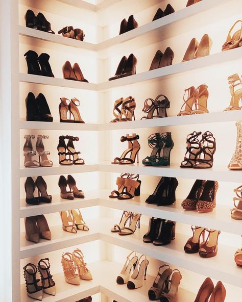 If you put me in a corner, make sure this is it! 😍✨ Shoe Organization Diy, Shoe Drawer, Amazing Closets, Shoe Room, Dream Closet Design, Walk In Closet Design, Luxury Closets Design, Closet Decor, Closet Inspiration